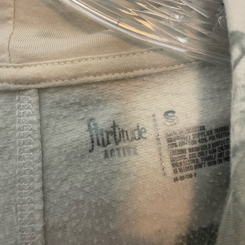 🎉2/$10 Tie Dye Hoodie small - Picture 3 of 4